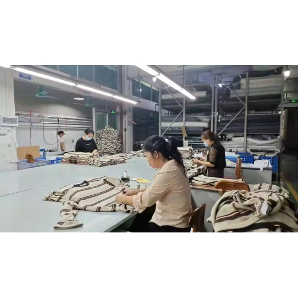 China Factory - Guangzhou Gravvi Apparel Co., Ltd.