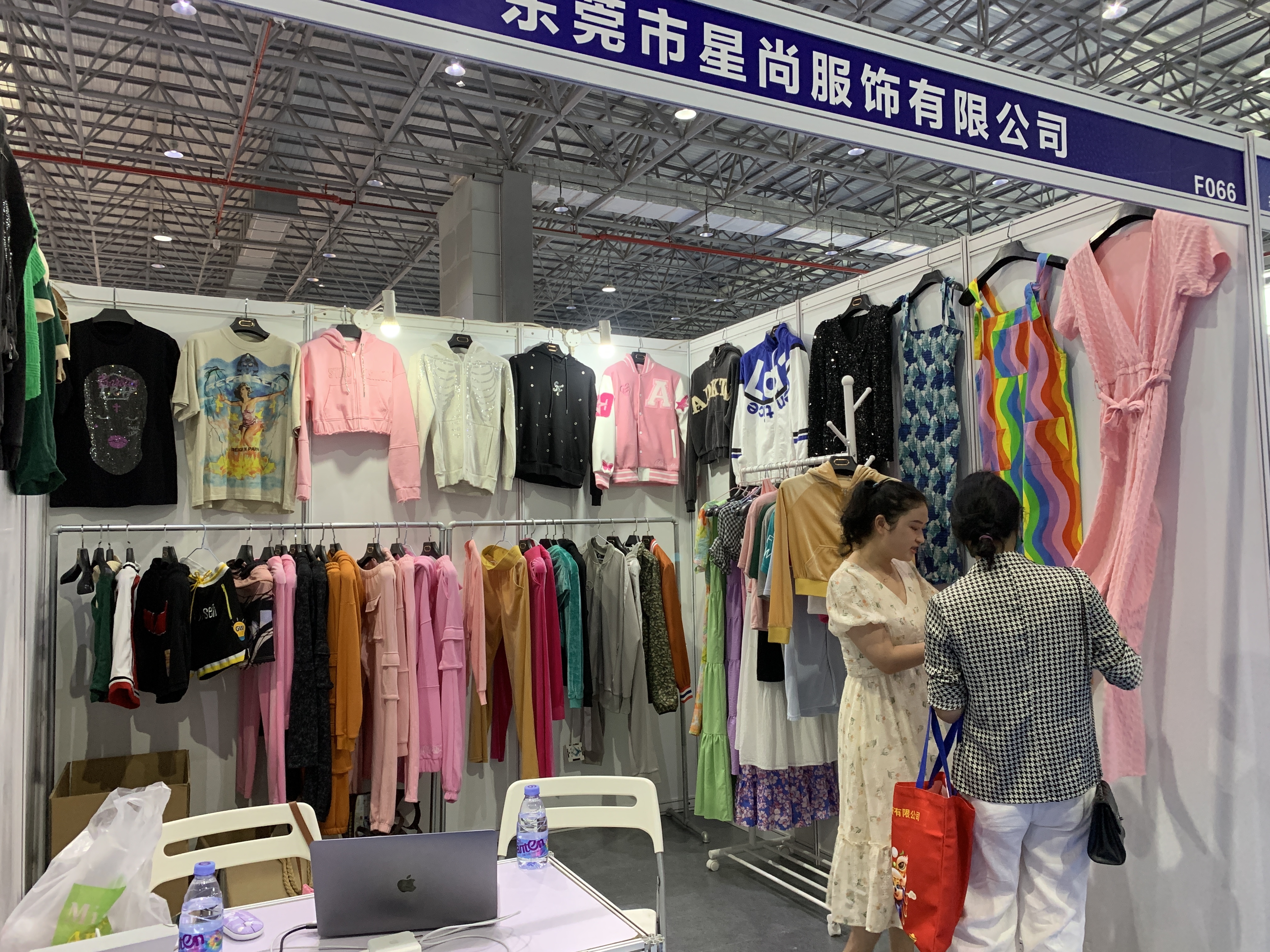 China Factory - Shenzhen Sincereal Clothing Co., Ltd.