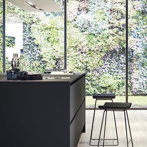 China Luxury Designs Black Melamine Kitchen Cabinets Modern Kitchen ...