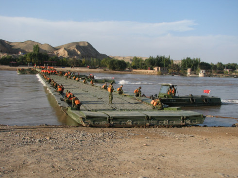 China Track Load 60t Ribbon Floating Pontoon Bridge Reusable Large ...